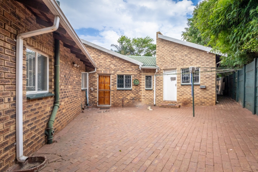 5 Bedroom Property for Sale in Wilro Park Gauteng