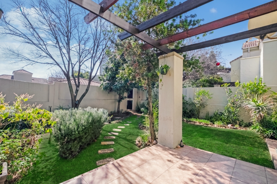 2 Bedroom Property for Sale in Lonehill Gauteng