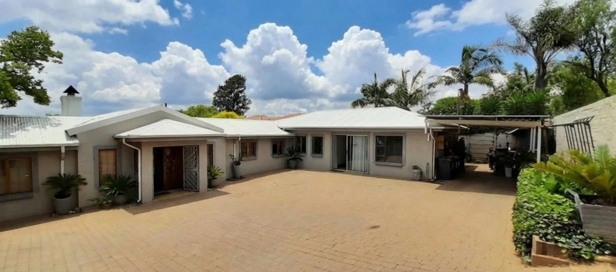 5 Bedroom Property for Sale in Waterkloof Ridge Gauteng