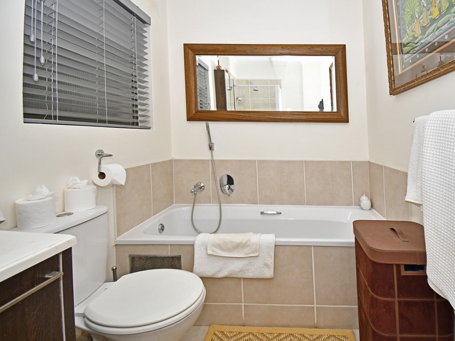 1 Bedroom Property for Sale in Bryanston Gauteng