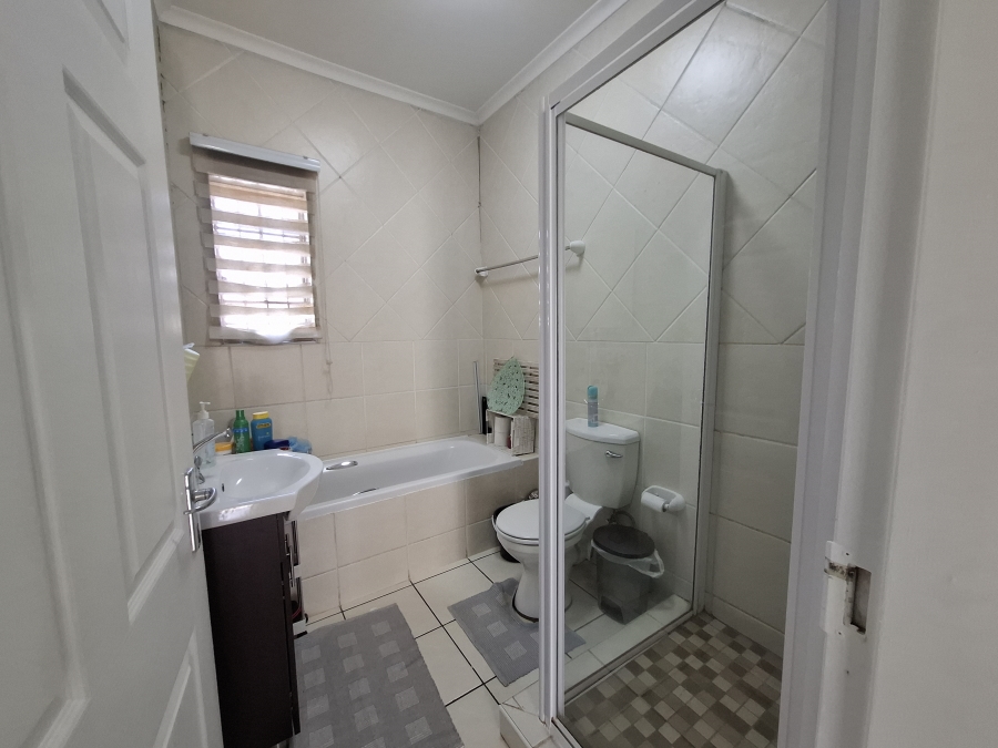 2 Bedroom Property for Sale in Sonneglans Gauteng