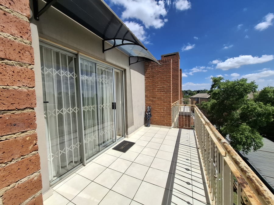 2 Bedroom Property for Sale in Sonneglans Gauteng