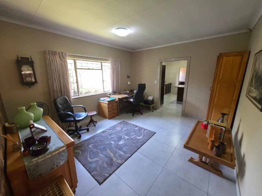 3 Bedroom Property for Sale in Waverley Gauteng