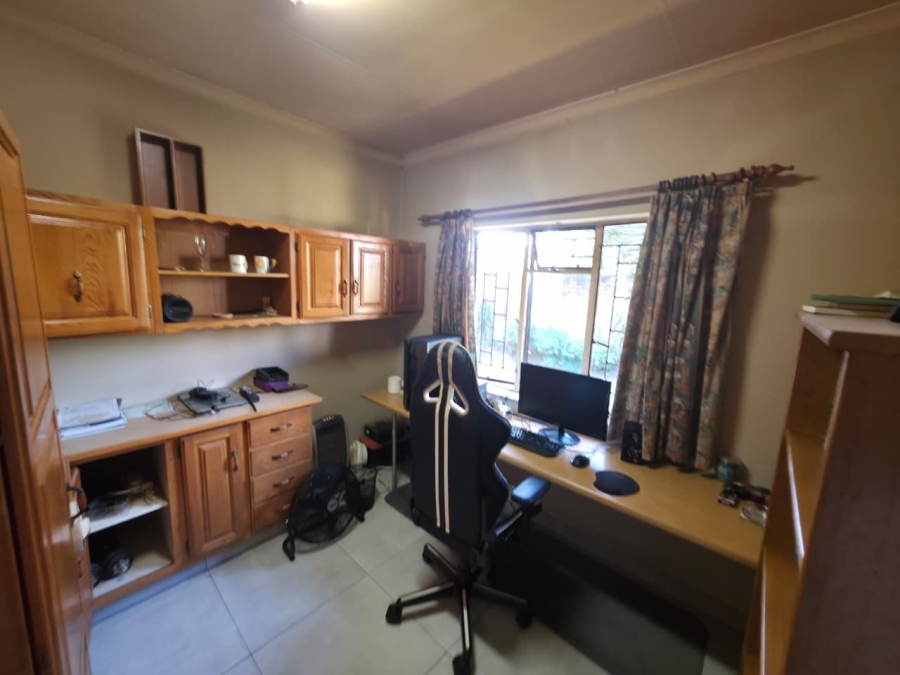 3 Bedroom Property for Sale in Waverley Gauteng