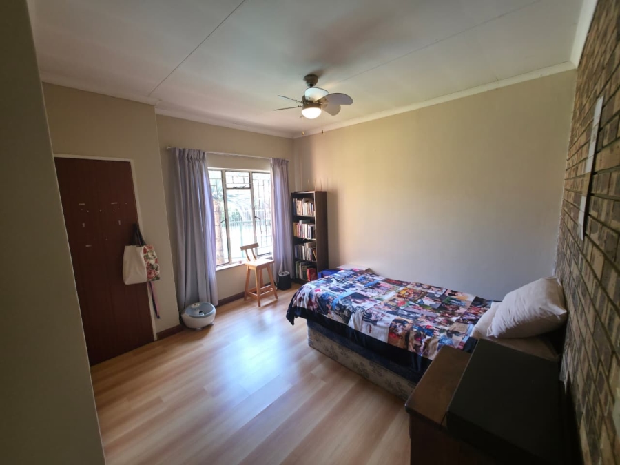 3 Bedroom Property for Sale in Waverley Gauteng