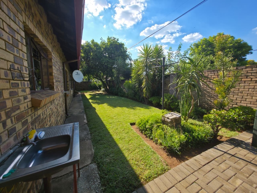 3 Bedroom Property for Sale in Waverley Gauteng
