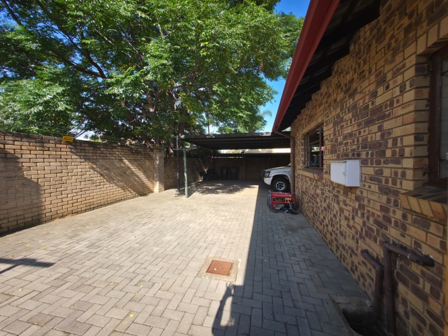 3 Bedroom Property for Sale in Waverley Gauteng