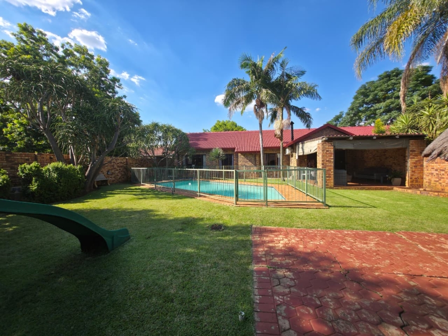 3 Bedroom Property for Sale in Waverley Gauteng
