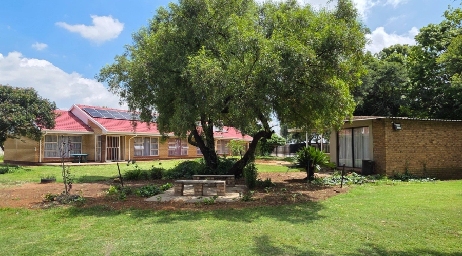 5 Bedroom Property for Sale in Buyscelia Gauteng