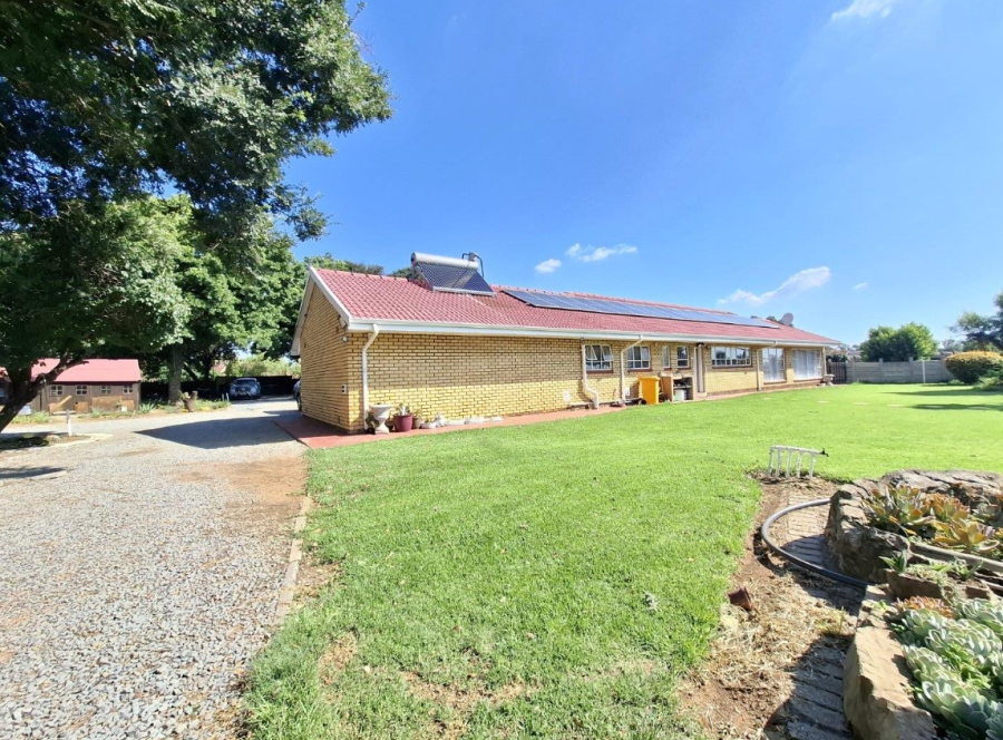 5 Bedroom Property for Sale in Buyscelia Gauteng