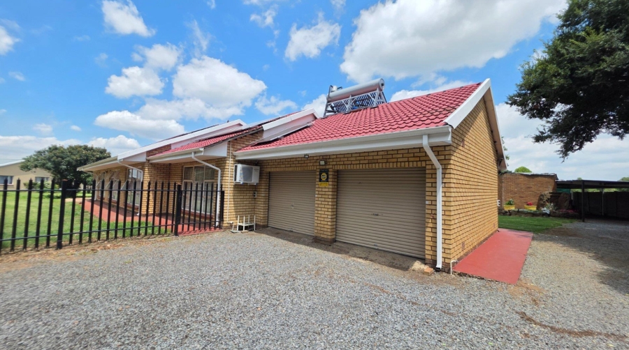 5 Bedroom Property for Sale in Buyscelia Gauteng