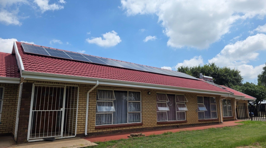 5 Bedroom Property for Sale in Buyscelia Gauteng