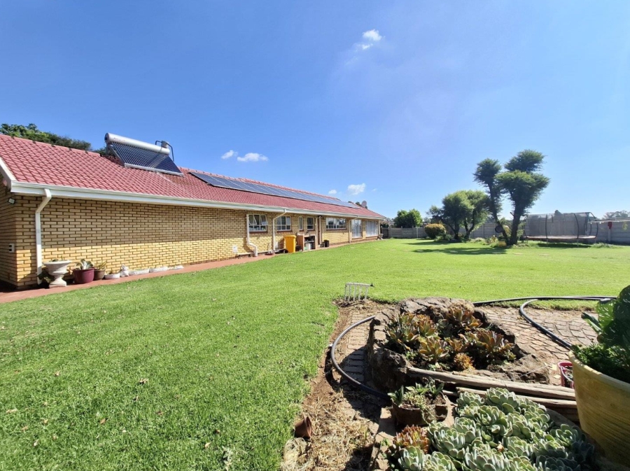 5 Bedroom Property for Sale in Buyscelia Gauteng