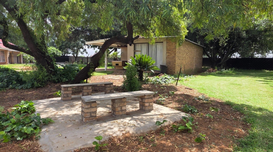 5 Bedroom Property for Sale in Buyscelia Gauteng