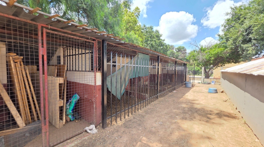 5 Bedroom Property for Sale in Buyscelia Gauteng