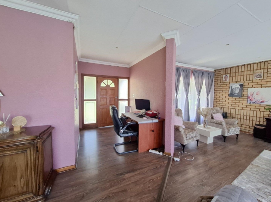 5 Bedroom Property for Sale in Buyscelia Gauteng