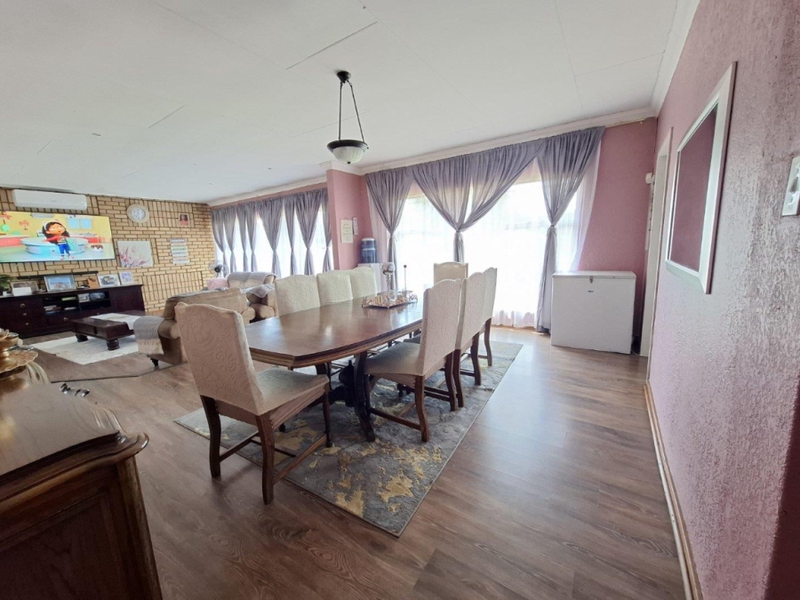 5 Bedroom Property for Sale in Buyscelia Gauteng