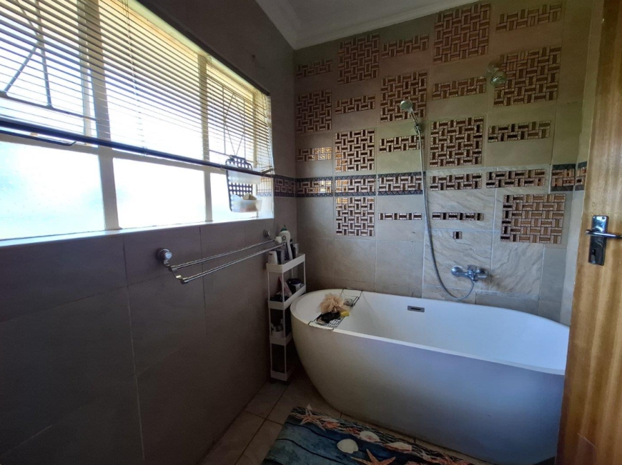 5 Bedroom Property for Sale in Buyscelia Gauteng
