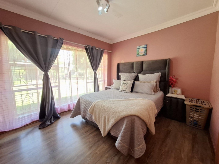 5 Bedroom Property for Sale in Buyscelia Gauteng