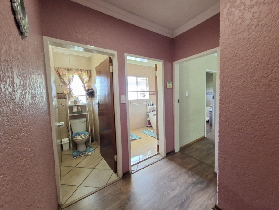 5 Bedroom Property for Sale in Buyscelia Gauteng