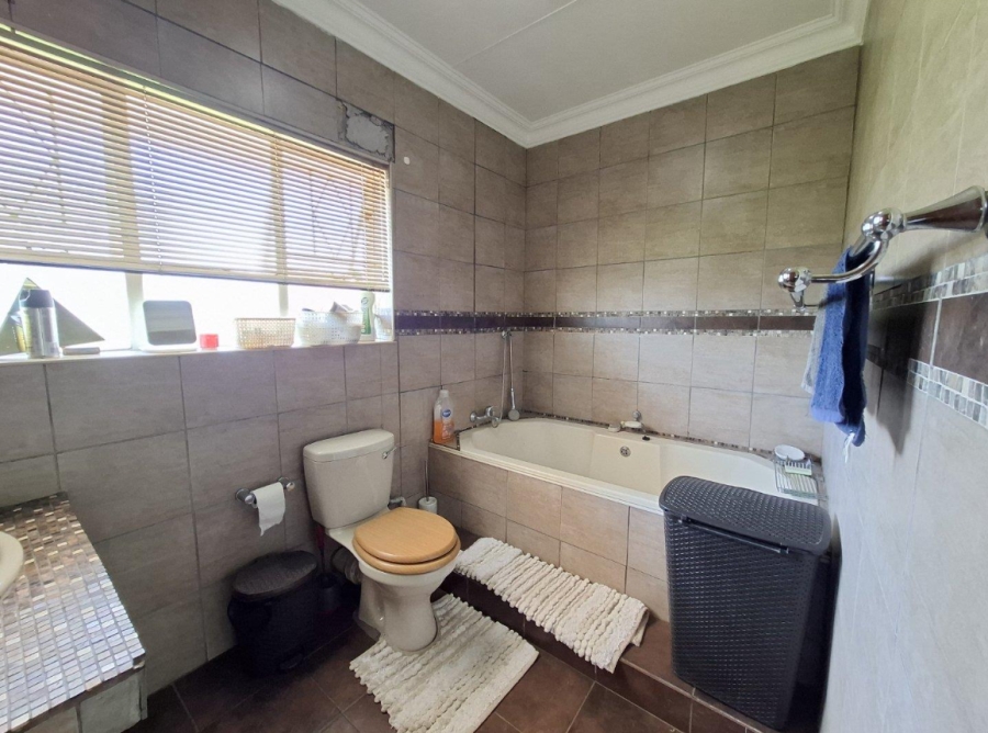 5 Bedroom Property for Sale in Buyscelia Gauteng