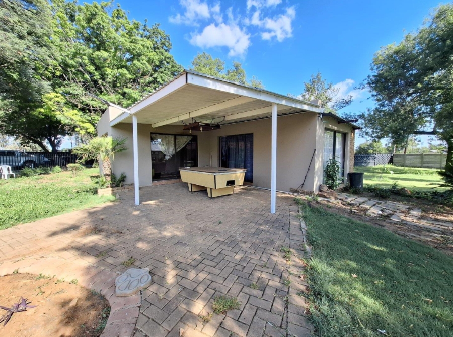 5 Bedroom Property for Sale in Buyscelia Gauteng