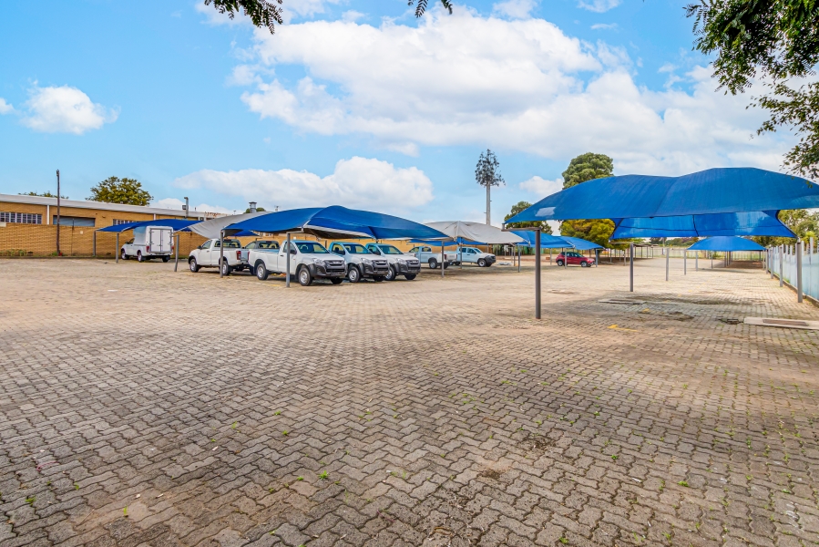To Let commercial Property for Rent in Randjespark Gauteng