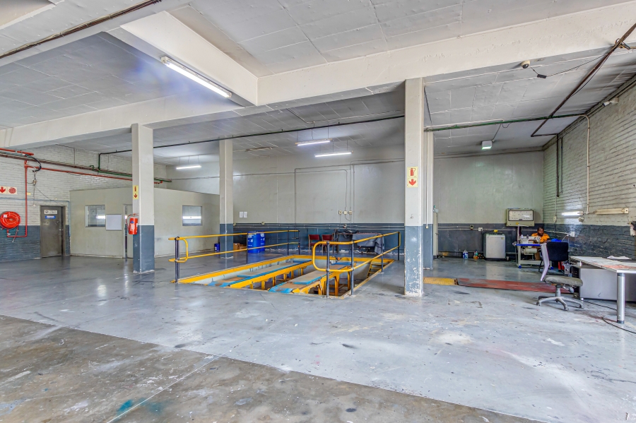 To Let commercial Property for Rent in Randjespark Gauteng