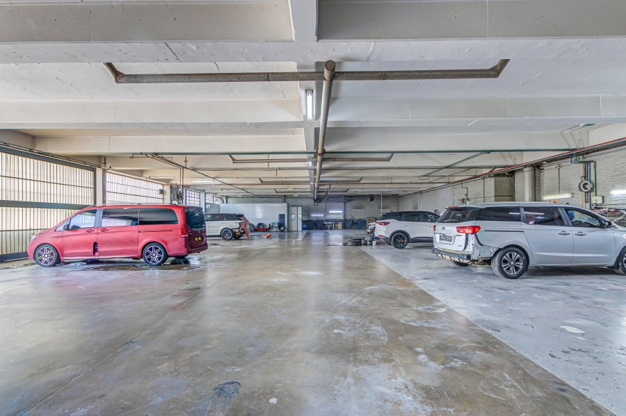 To Let commercial Property for Rent in Randjespark Gauteng