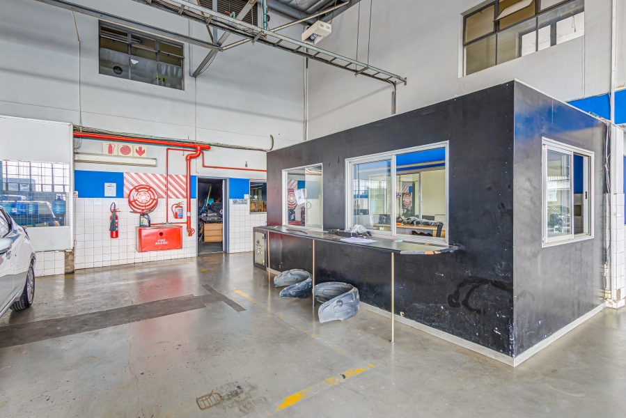 To Let commercial Property for Rent in Randjespark Gauteng