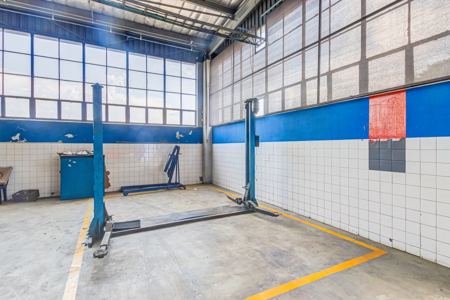 To Let commercial Property for Rent in Randjespark Gauteng