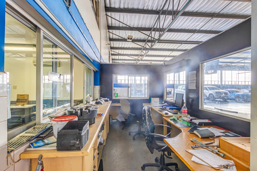 To Let commercial Property for Rent in Randjespark Gauteng