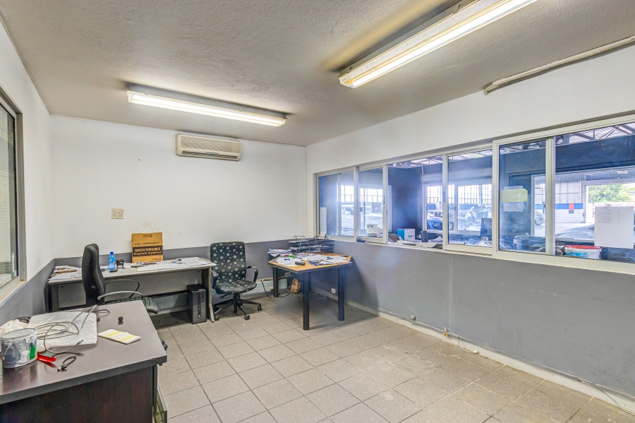 To Let commercial Property for Rent in Randjespark Gauteng