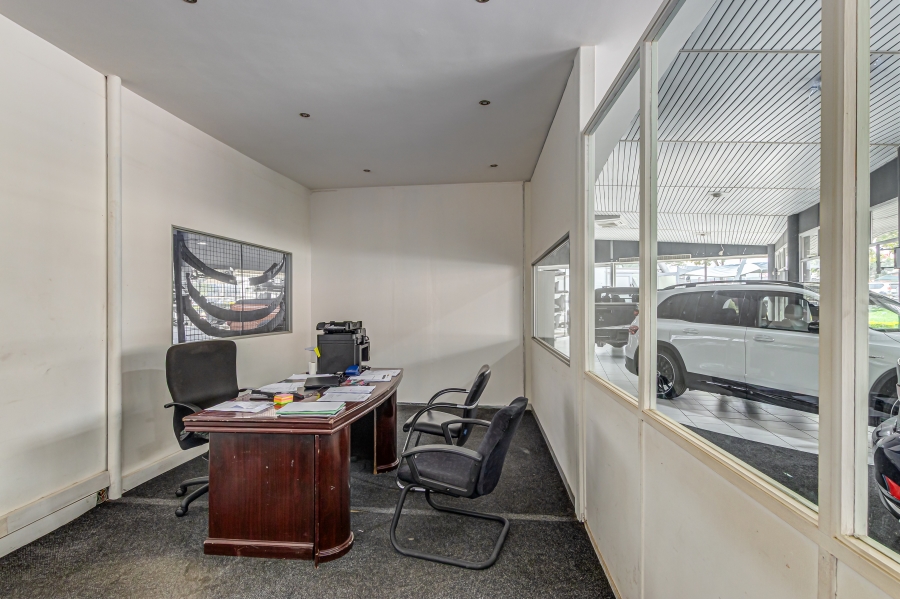 To Let commercial Property for Rent in Randjespark Gauteng