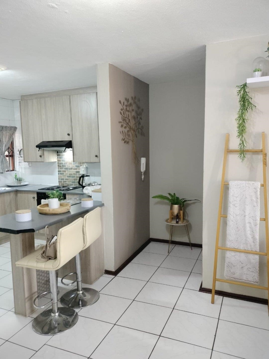 2 Bedroom Property for Sale in Bassonia Gauteng