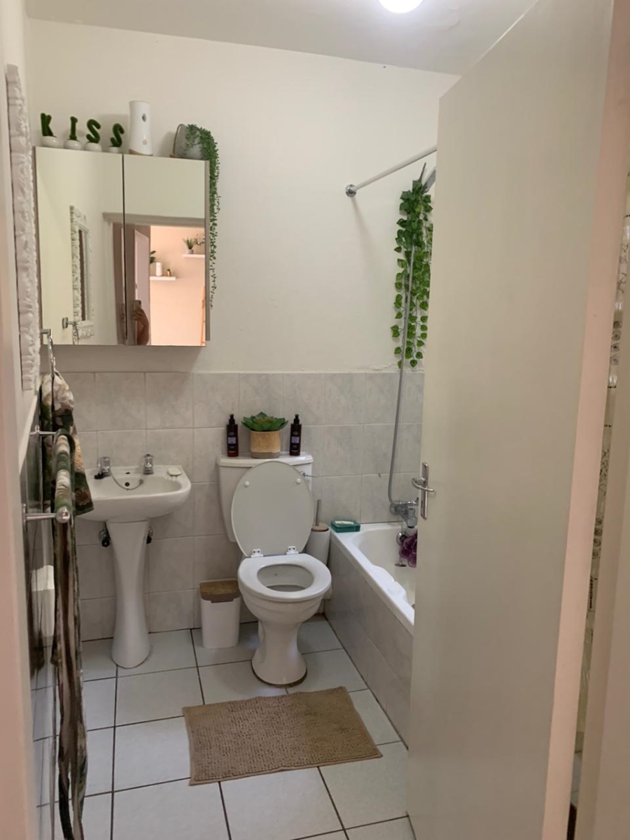 2 Bedroom Property for Sale in Bassonia Gauteng