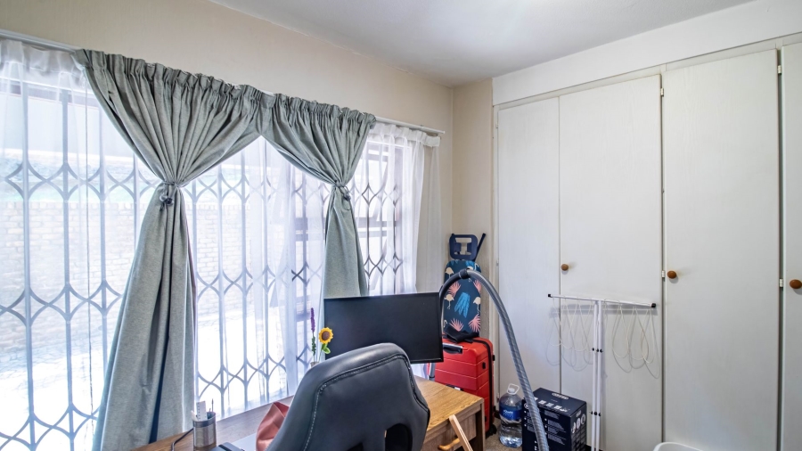 2 Bedroom Property for Sale in Bassonia Gauteng