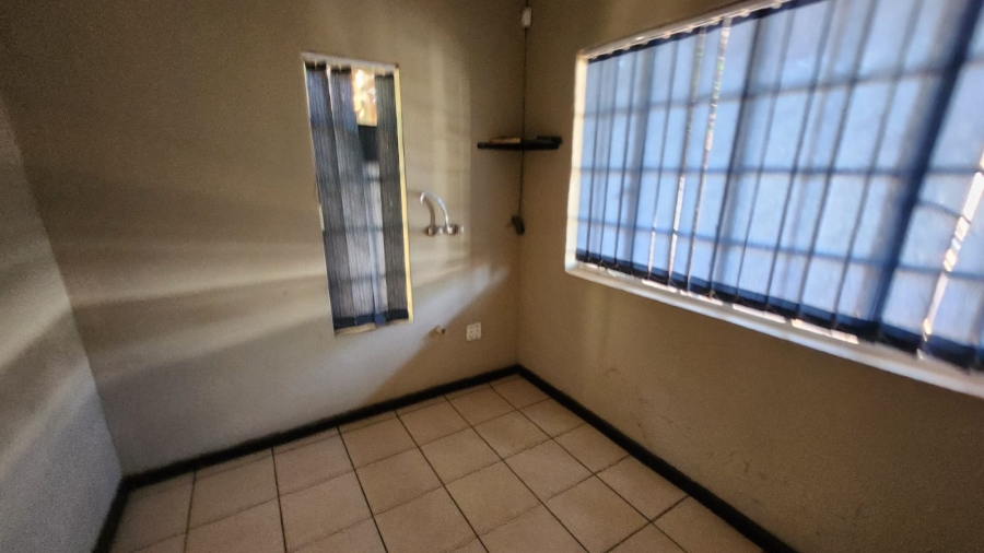 10 Bedroom Property for Sale in Eldoraigne Gauteng