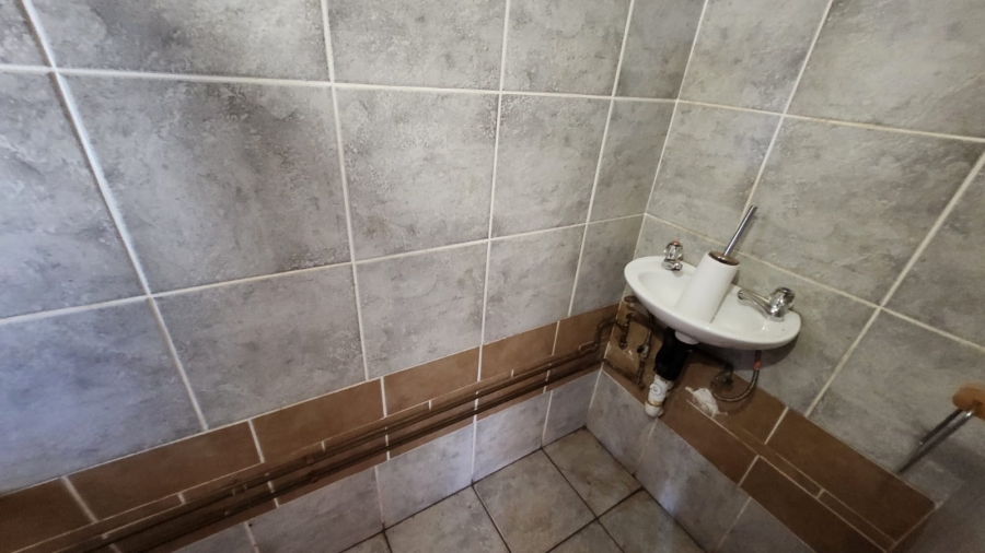 10 Bedroom Property for Sale in Eldoraigne Gauteng