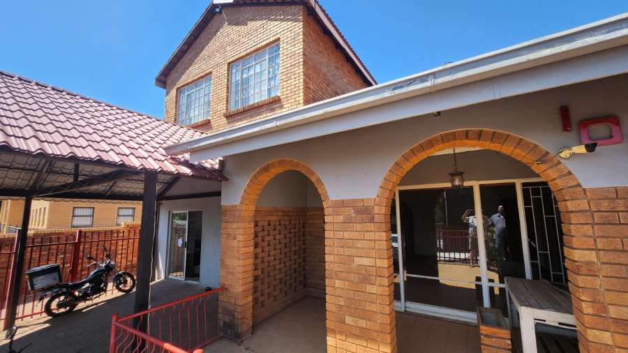 10 Bedroom Property for Sale in Eldoraigne Gauteng