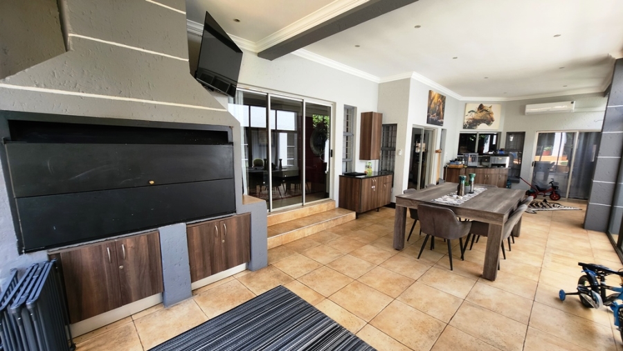 4 Bedroom Property for Sale in Eldoraigne Gauteng