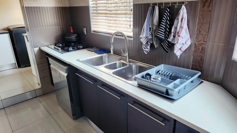 4 Bedroom Property for Sale in Eldoraigne Gauteng