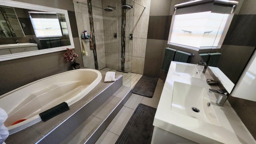 4 Bedroom Property for Sale in Eldoraigne Gauteng