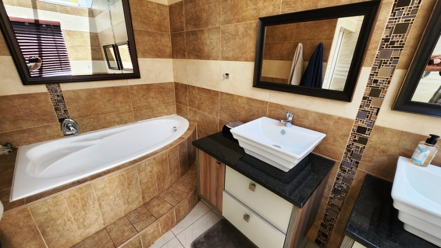 4 Bedroom Property for Sale in Eldoraigne Gauteng