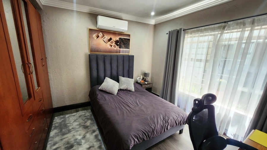 4 Bedroom Property for Sale in Eldoraigne Gauteng