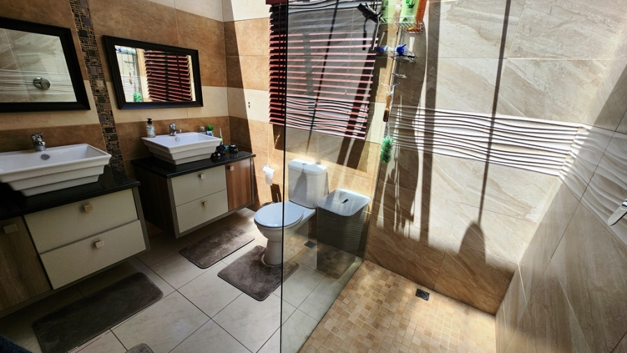 4 Bedroom Property for Sale in Eldoraigne Gauteng