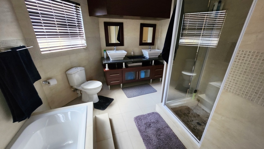 4 Bedroom Property for Sale in Eldoraigne Gauteng