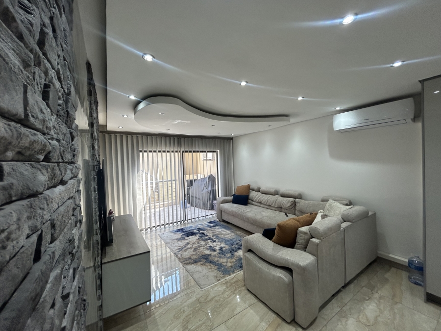 2 Bedroom Property for Sale in Ruimsig Gauteng