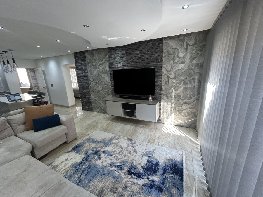 2 Bedroom Property for Sale in Ruimsig Gauteng