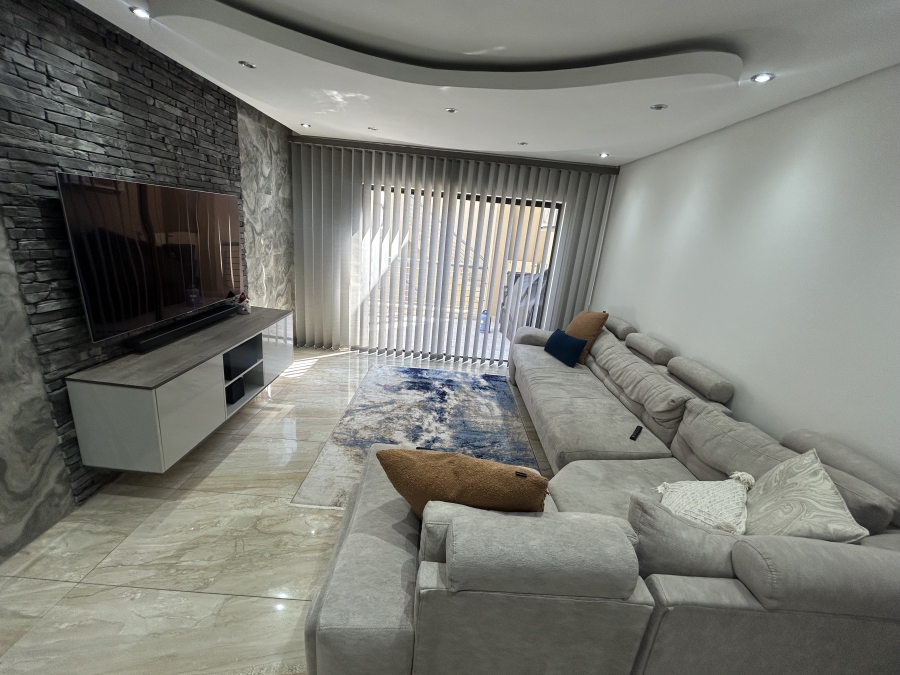 2 Bedroom Property for Sale in Ruimsig Gauteng